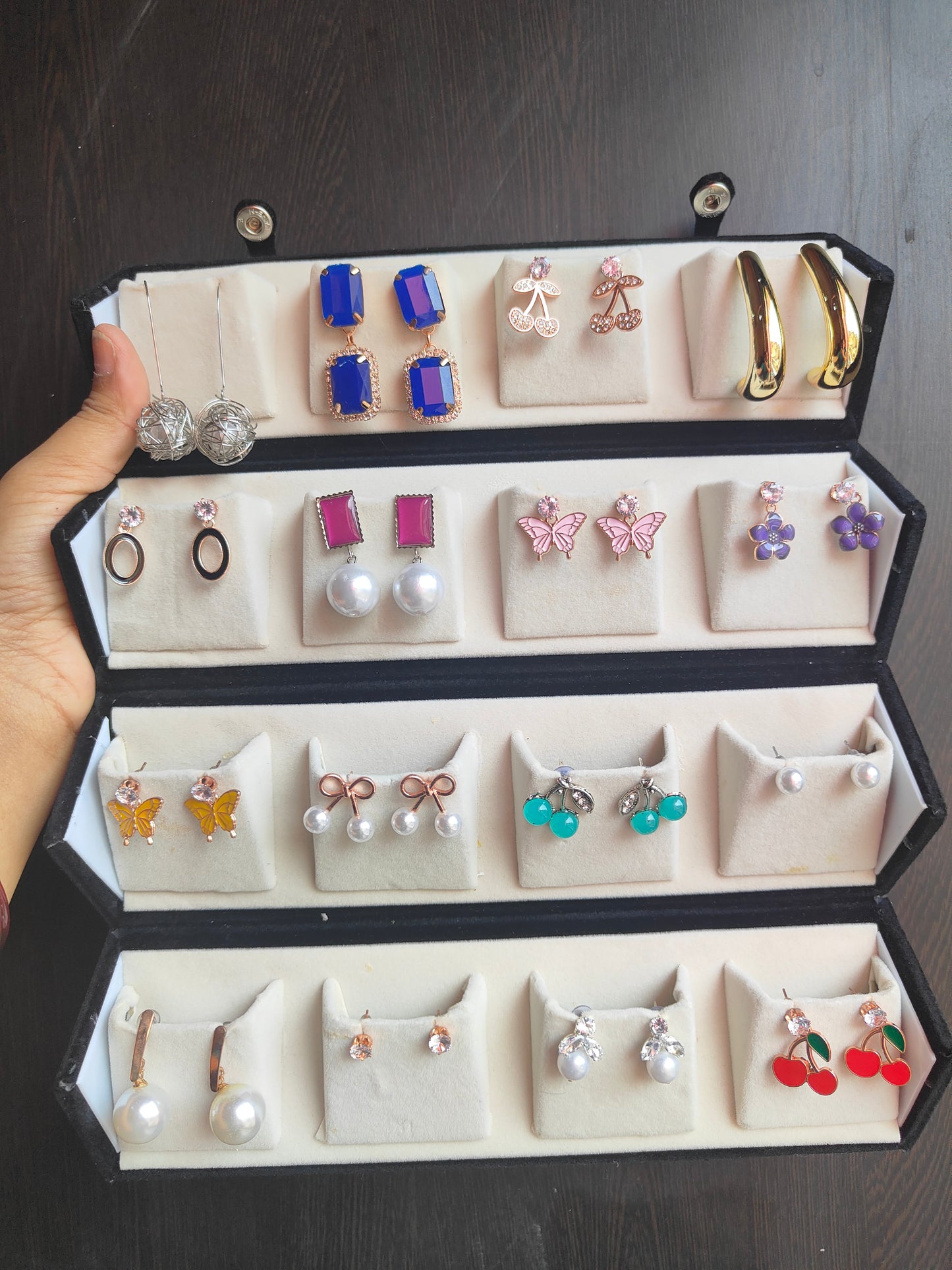 16 pics earrings multiple design earrings Box 🎁
