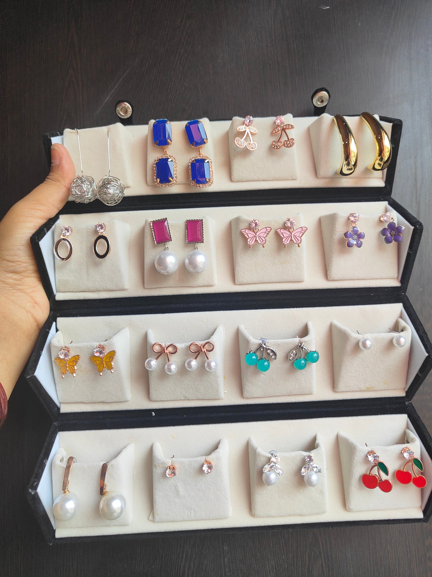 16 pics earrings multiple design earrings Box 🎁